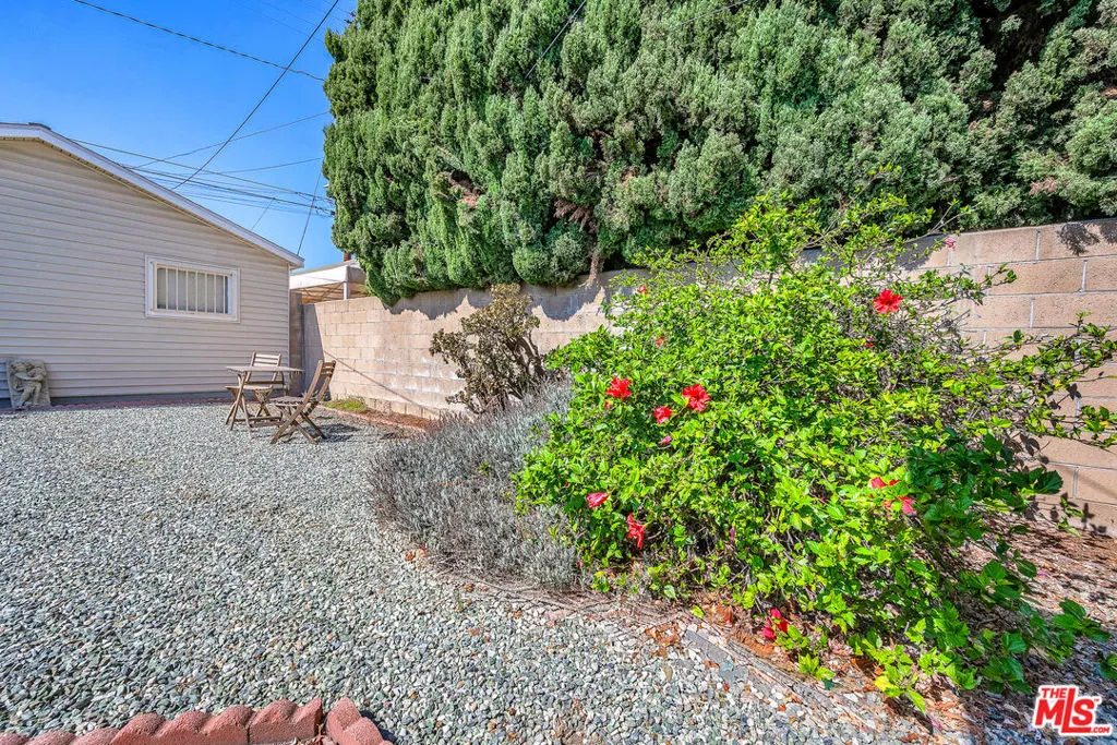 Signal Hill, California 90755, United States, 3 Bedrooms Bedrooms, ,1 BathroomBathrooms,Residential,Active,226022