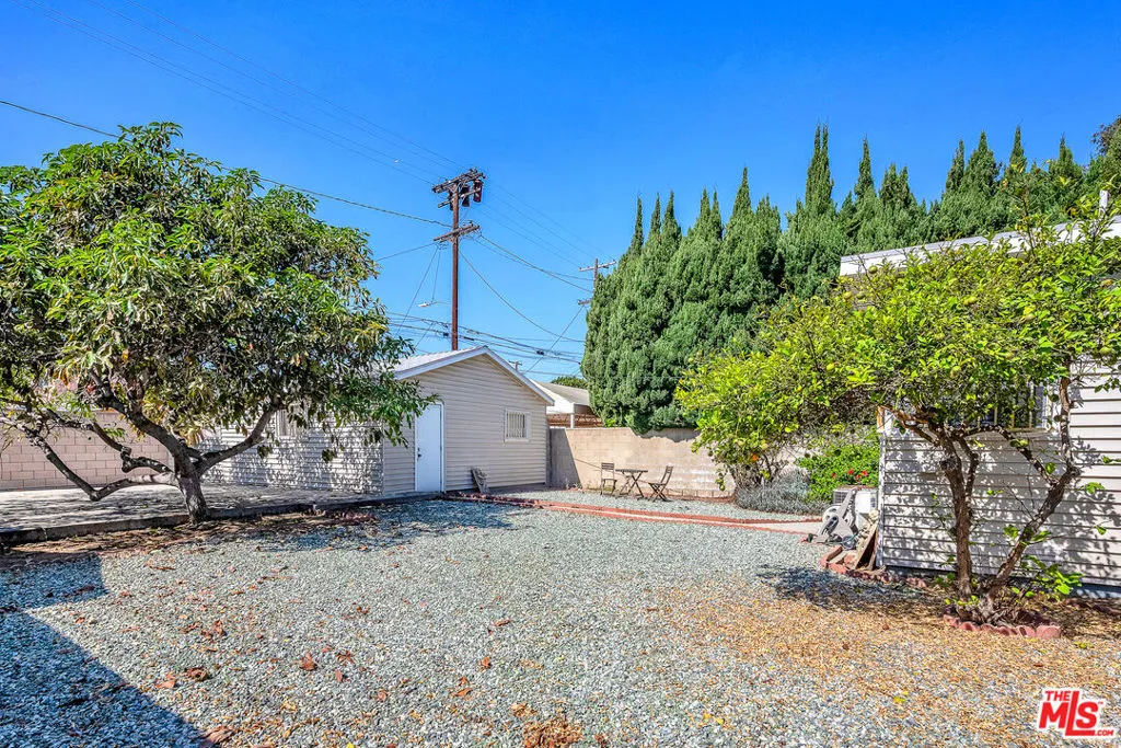 Signal Hill, California 90755, United States, 3 Bedrooms Bedrooms, ,1 BathroomBathrooms,Residential,Active,226022