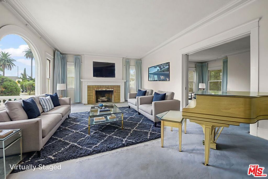 1685 S Victoria Avenue