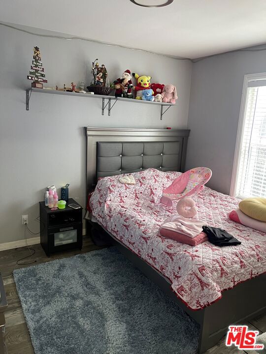 915 E 76th Place