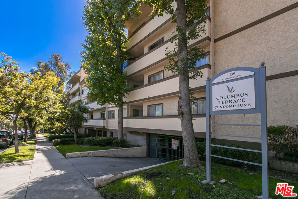 1339 N Columbus Avenue 304