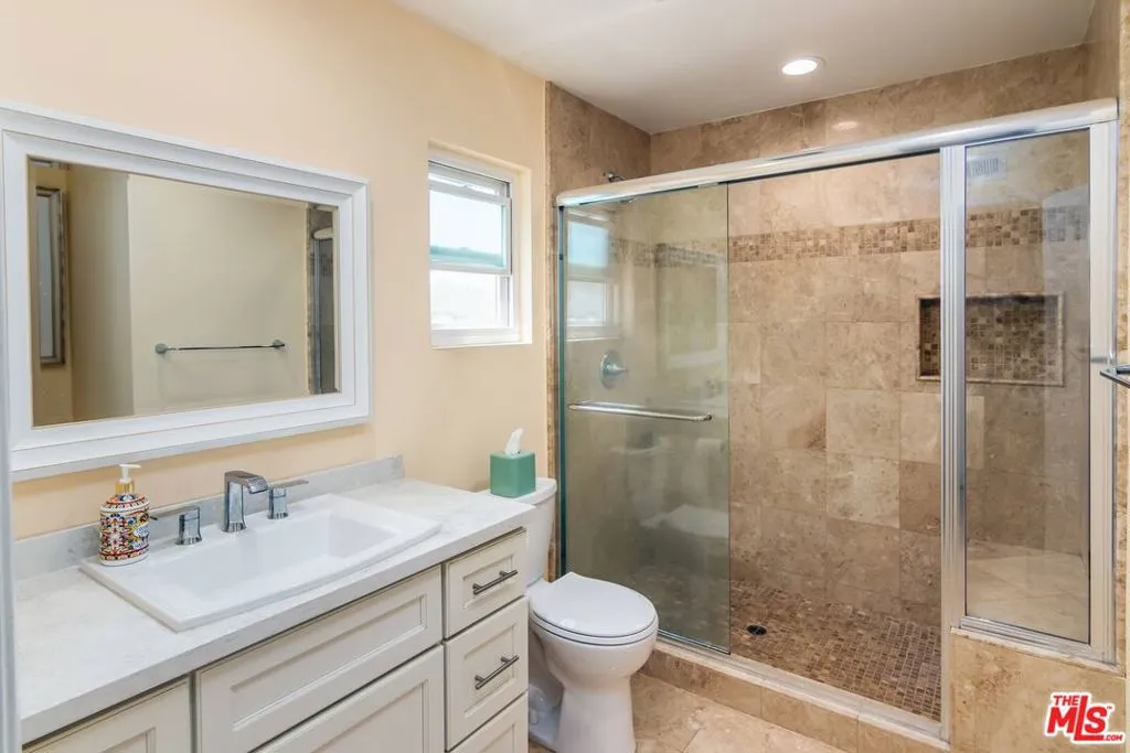 Northridge, California 91324, United States, 5 Bedrooms Bedrooms, ,3 BathroomsBathrooms,Residential,Pending,203071