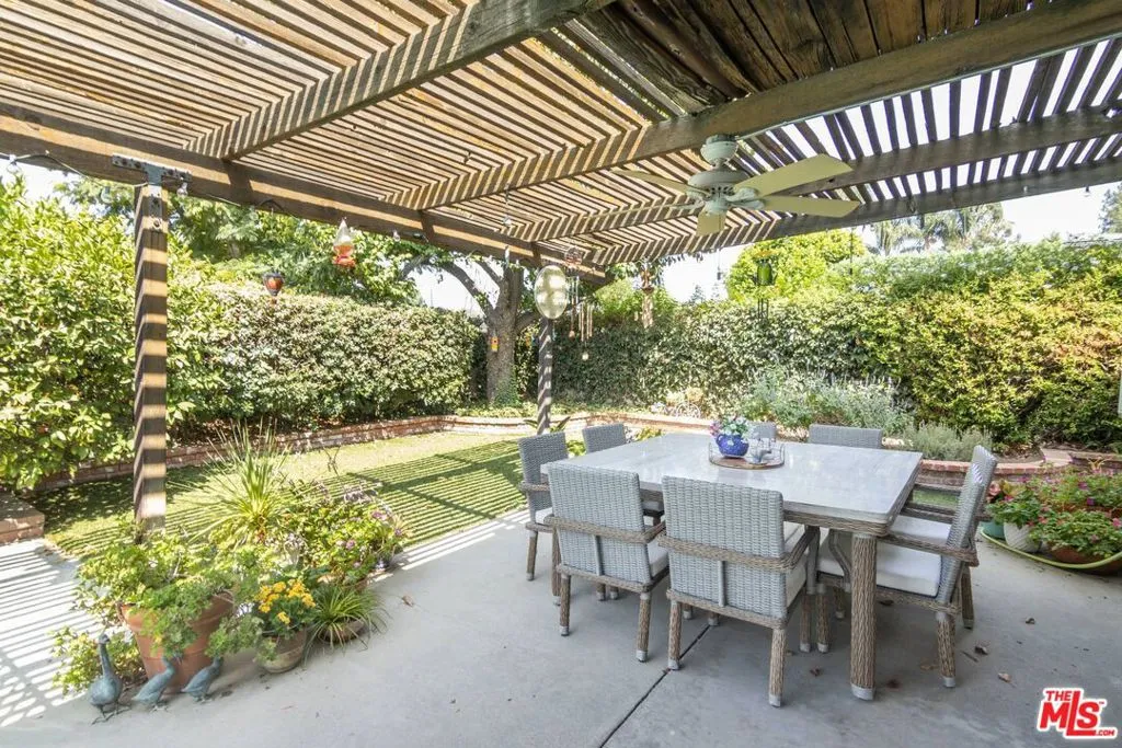 Northridge, California 91324, United States, 5 Bedrooms Bedrooms, ,3 BathroomsBathrooms,Residential,Pending,203071