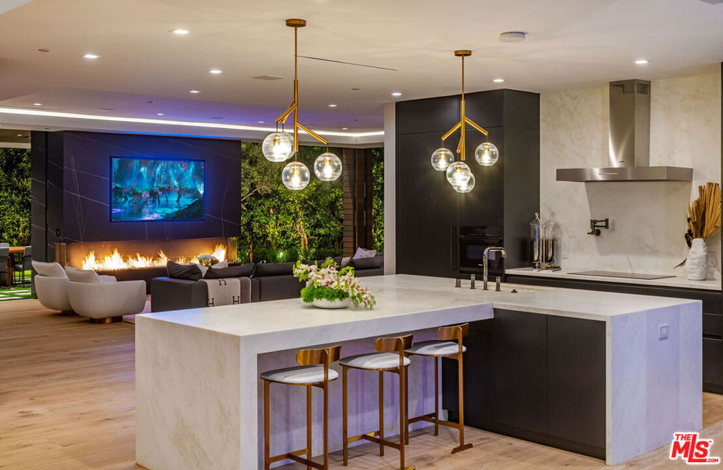 Properties 4 1047 N Bundy Drive