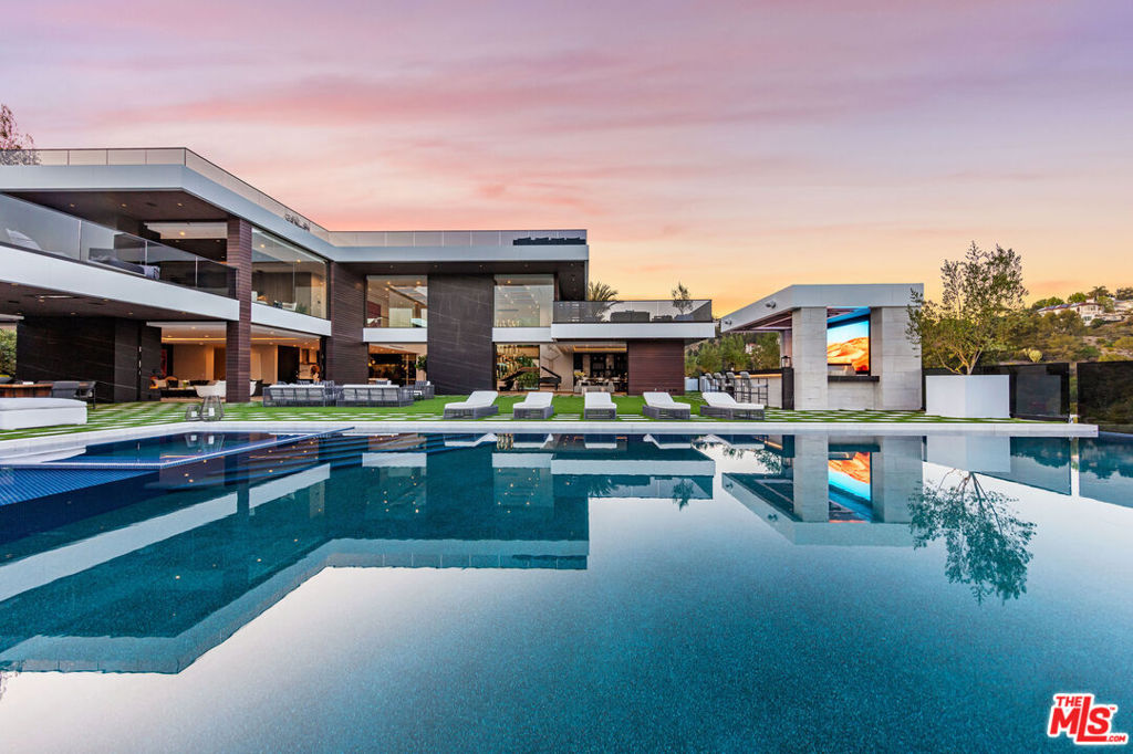 Properties 2 1047 N Bundy Drive
