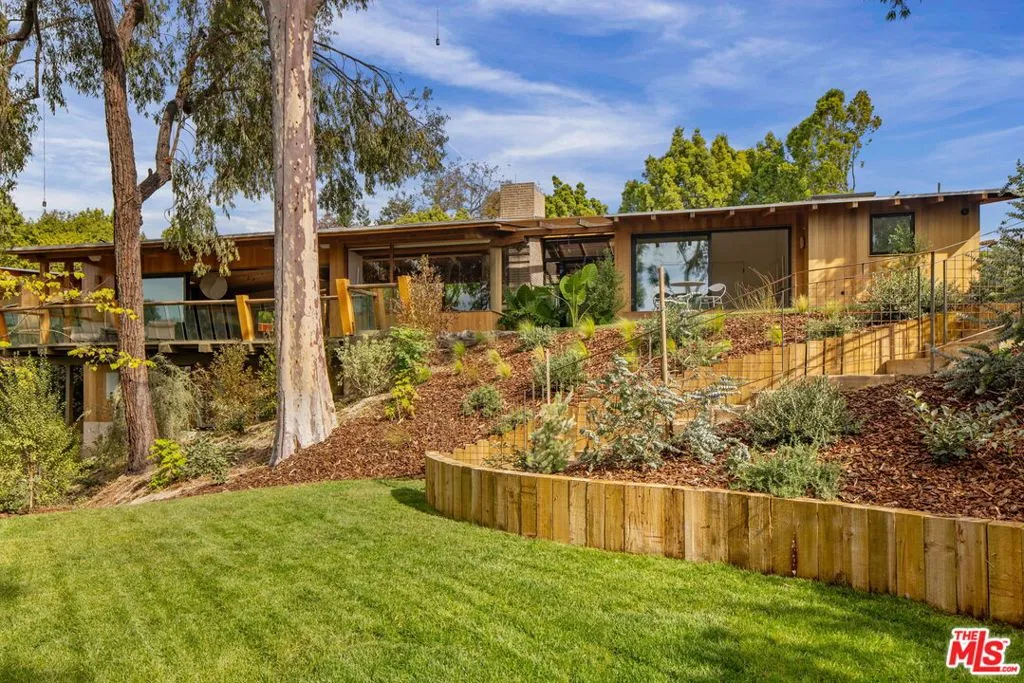 Los Angeles, California 90049, United States, 5 Bedrooms Bedrooms, ,5 BathroomsBathrooms,Residential,Active,243081