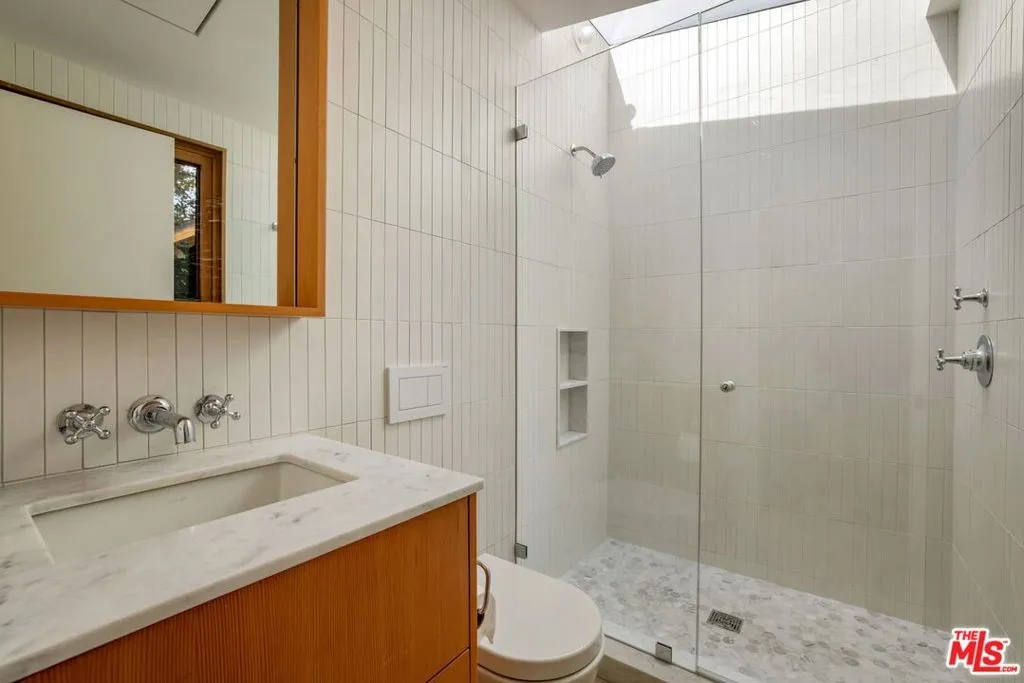 Los Angeles, California 90049, United States, 5 Bedrooms Bedrooms, ,5 BathroomsBathrooms,Residential,Active,243081