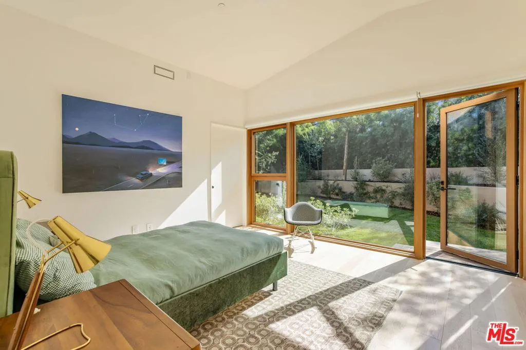 Los Angeles, California 90049, United States, 5 Bedrooms Bedrooms, ,5 BathroomsBathrooms,Residential,Active,243081