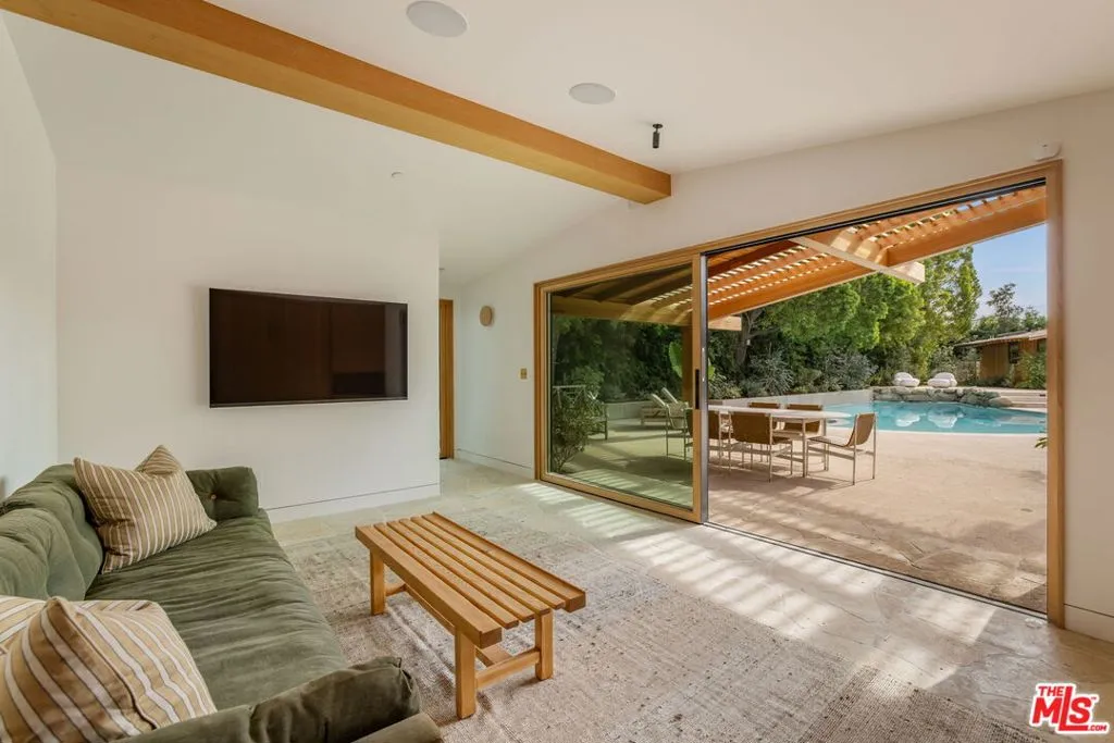 Los Angeles, California 90049, United States, 5 Bedrooms Bedrooms, ,5 BathroomsBathrooms,Residential,Active,243081