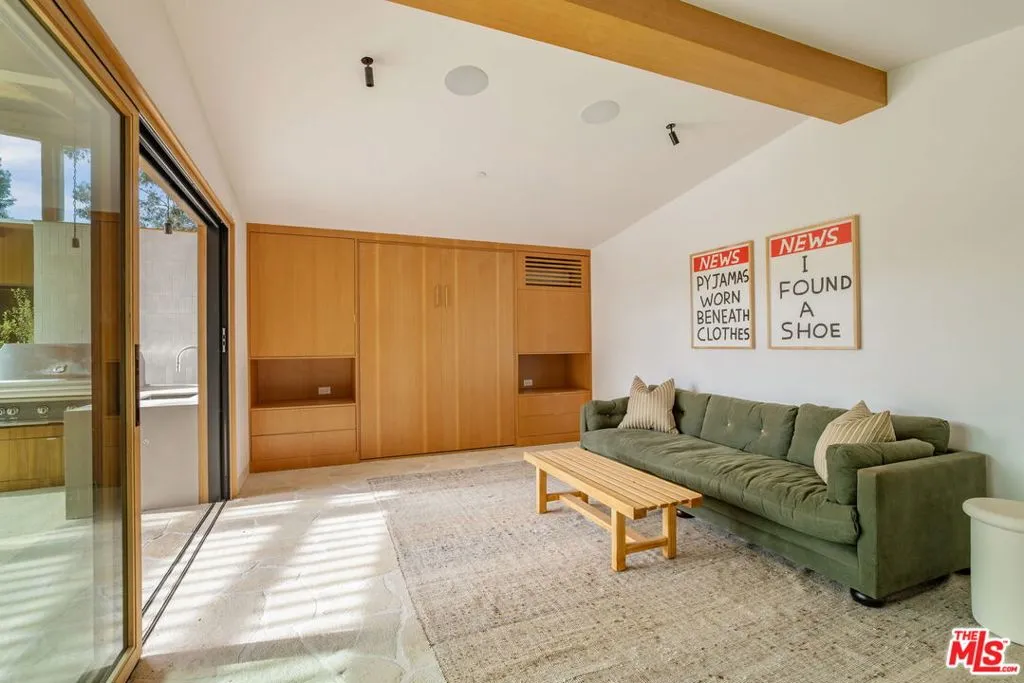 Los Angeles, California 90049, United States, 5 Bedrooms Bedrooms, ,5 BathroomsBathrooms,Residential,Active,243081