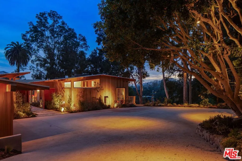 Los Angeles, California 90049, United States, 5 Bedrooms Bedrooms, ,5 BathroomsBathrooms,Residential,Active,243081