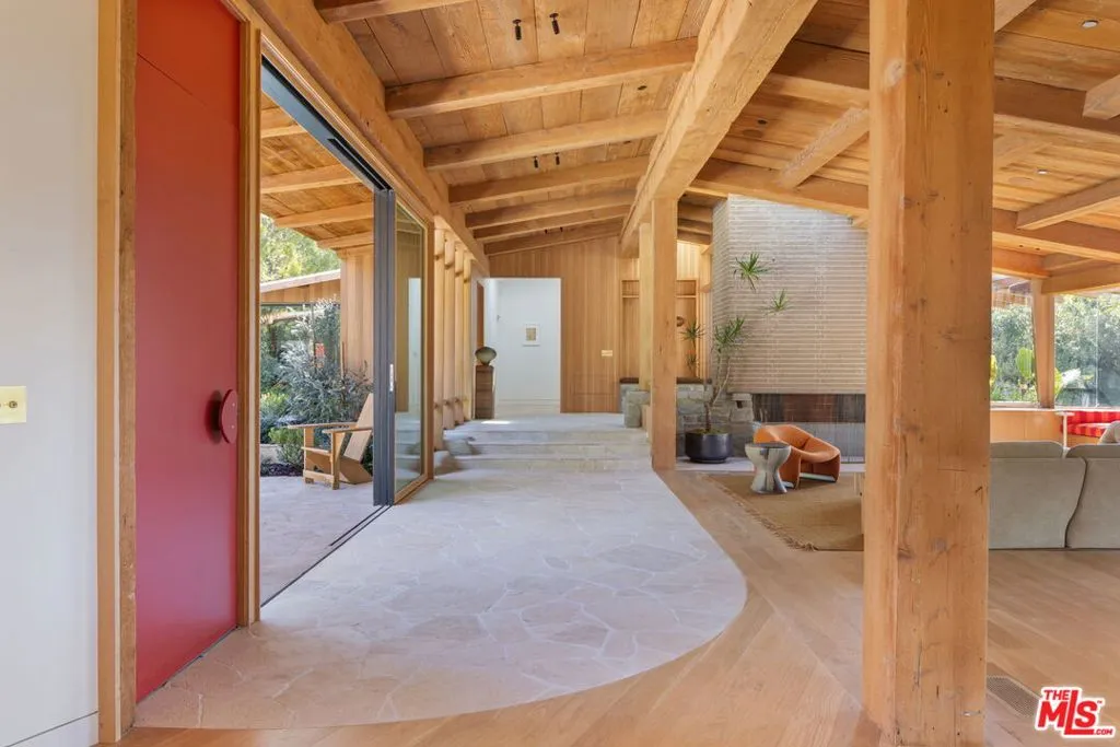 Los Angeles, California 90049, United States, 5 Bedrooms Bedrooms, ,5 BathroomsBathrooms,Residential,Active,243081