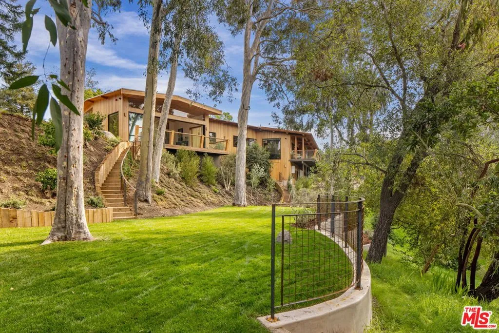 Los Angeles, California 90049, United States, 5 Bedrooms Bedrooms, ,5 BathroomsBathrooms,Residential,Active,243081