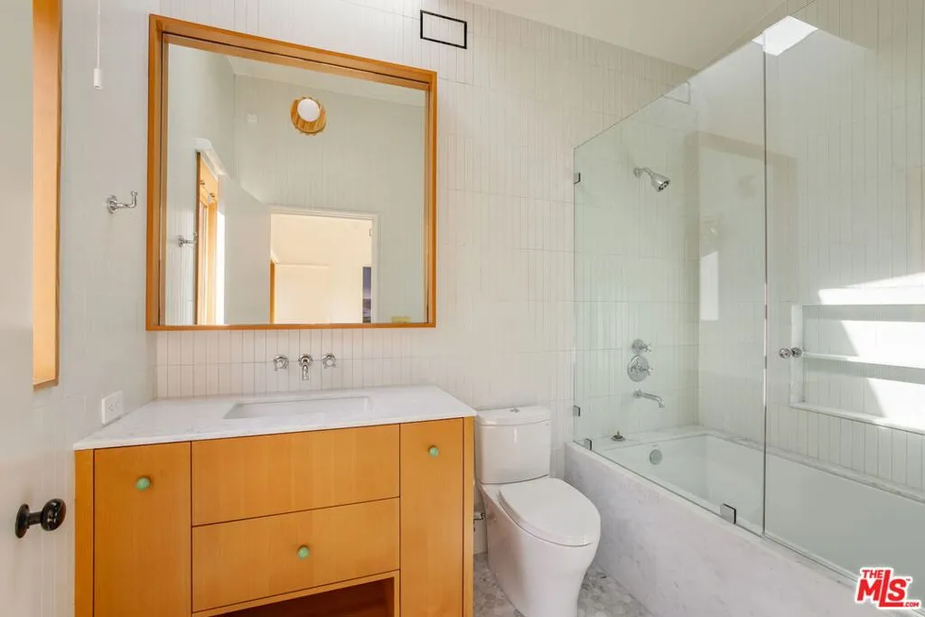 Los Angeles, California 90049, United States, 5 Bedrooms Bedrooms, ,5 BathroomsBathrooms,Residential,Active,243081