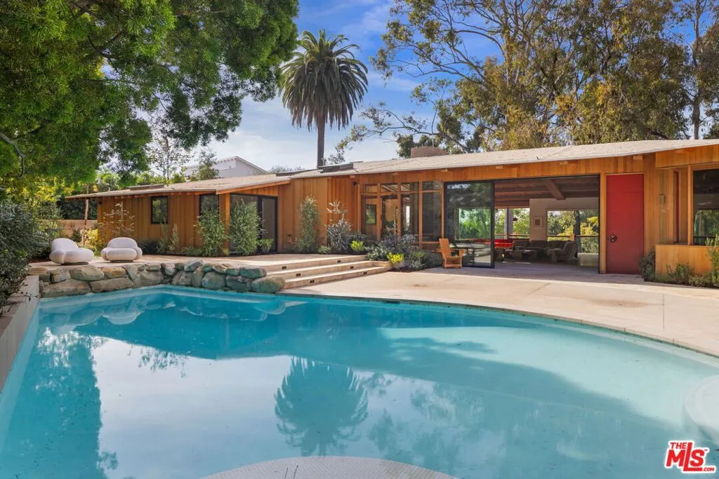 Los Angeles, California 90049, United States, 5 Bedrooms Bedrooms, ,5 BathroomsBathrooms,Residential,Active,243081