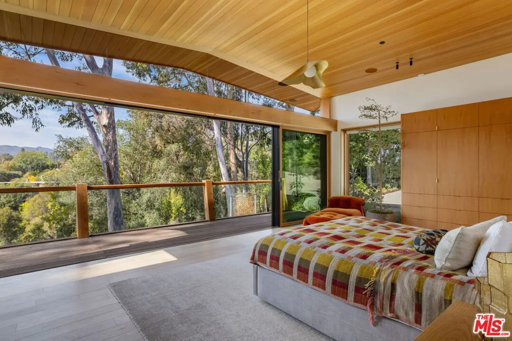 Los Angeles, California 90049, United States, 5 Bedrooms Bedrooms, ,5 BathroomsBathrooms,Residential,Active,243081