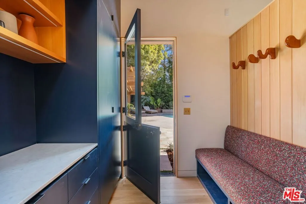 Los Angeles, California 90049, United States, 5 Bedrooms Bedrooms, ,5 BathroomsBathrooms,Residential,Active,243081