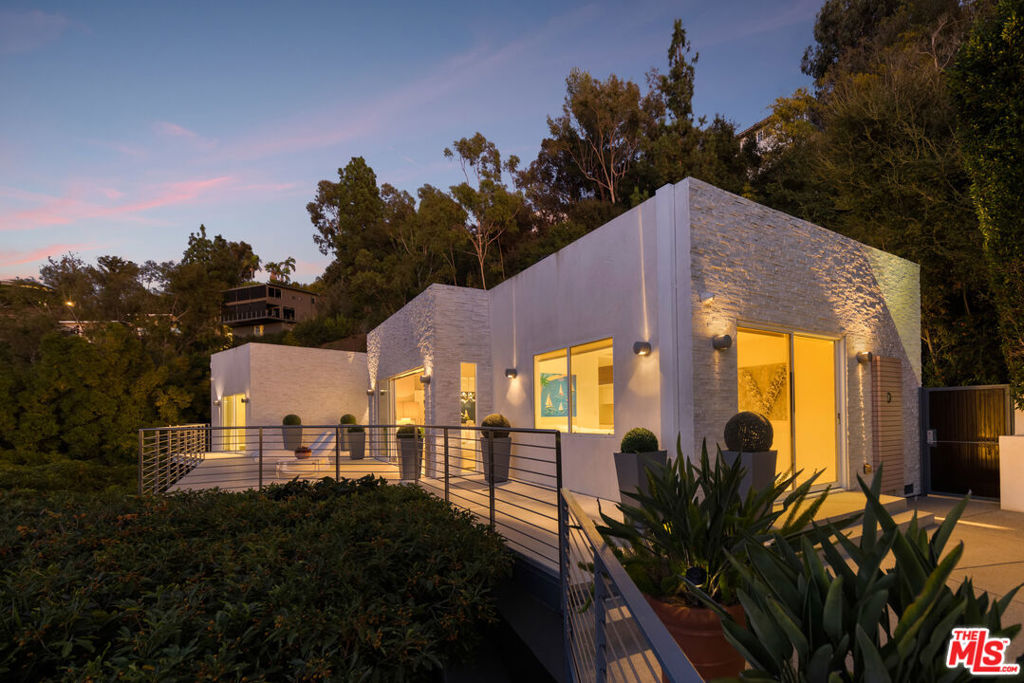 9422 Readcrest Drive