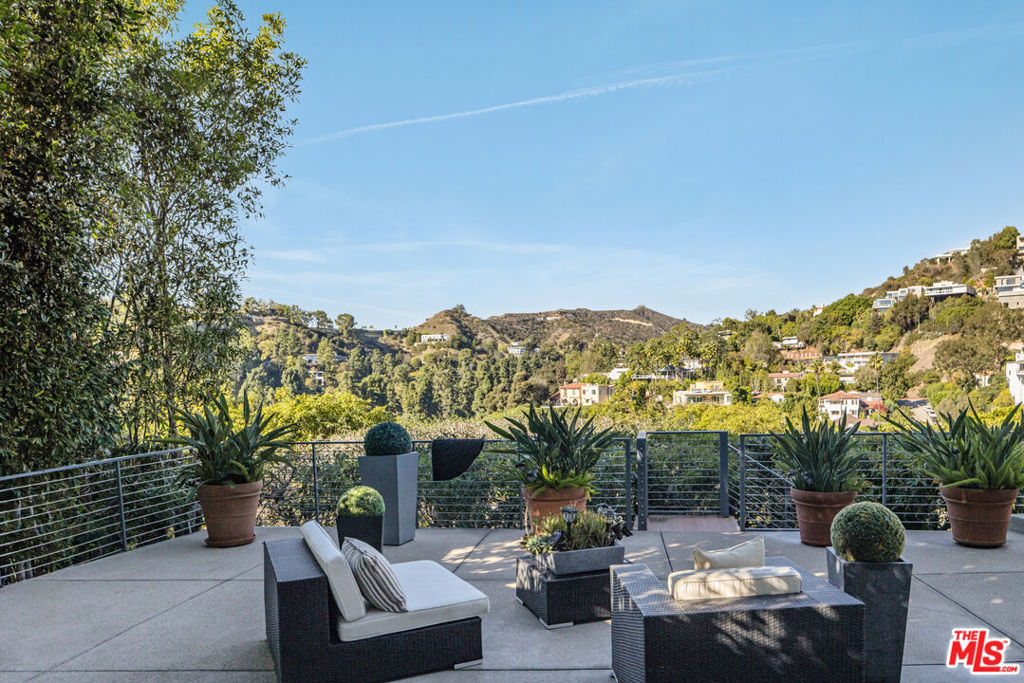 9422 Readcrest Drive