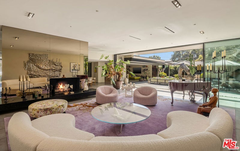 1087 Moraga Drive