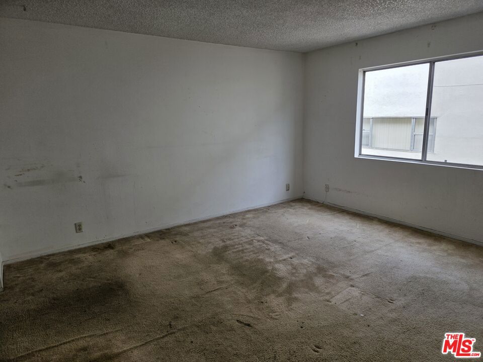 919 N Inglewood Avenue 17