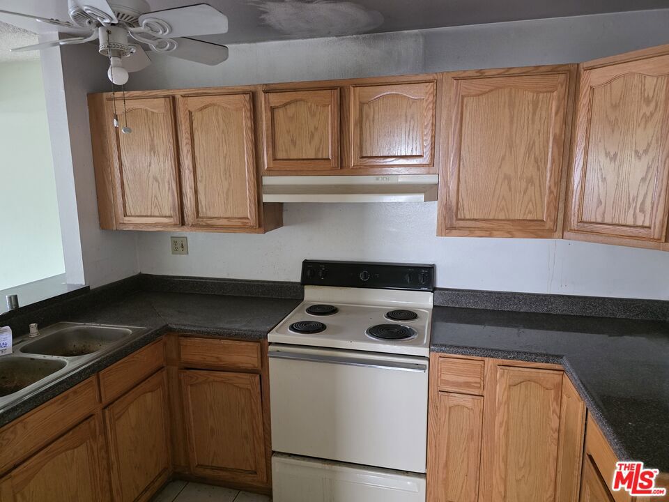 919 N Inglewood Avenue 17