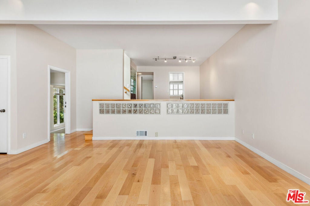 17207 Palisades Circle