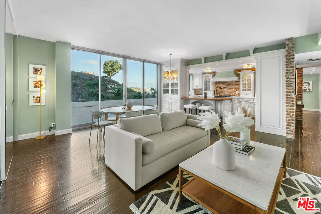 17366 W Sunset Boulevard 102
