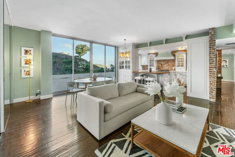 17366 W Sunset Boulevard 102