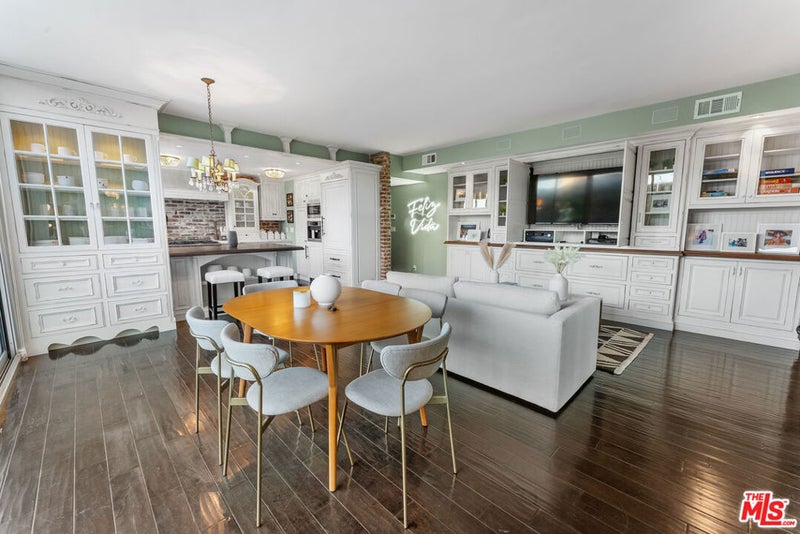 17366 W Sunset Boulevard 102