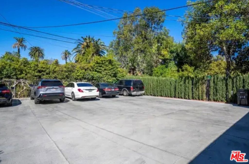 1215 Crenshaw Boulevard