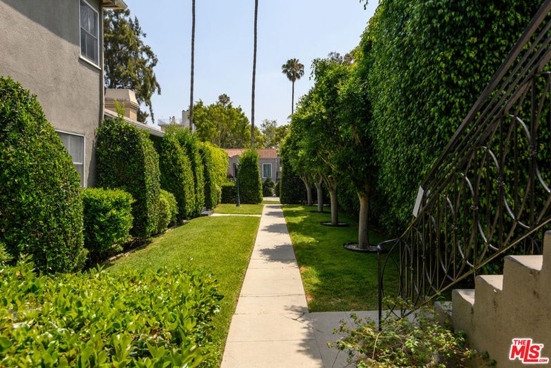805 N Mccadden Place