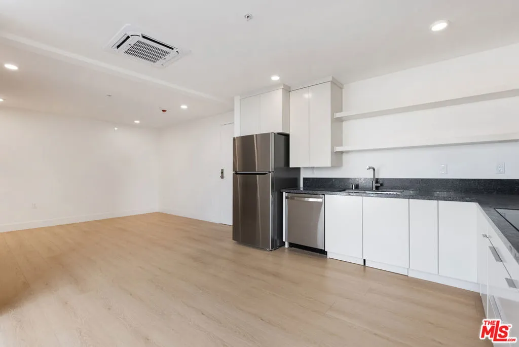 Cypress, California 90630, United States, ,1 BathroomBathrooms,Residential,Active,239291