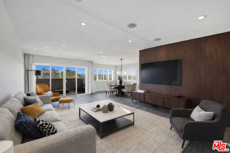 1121 N Olive Drive 302