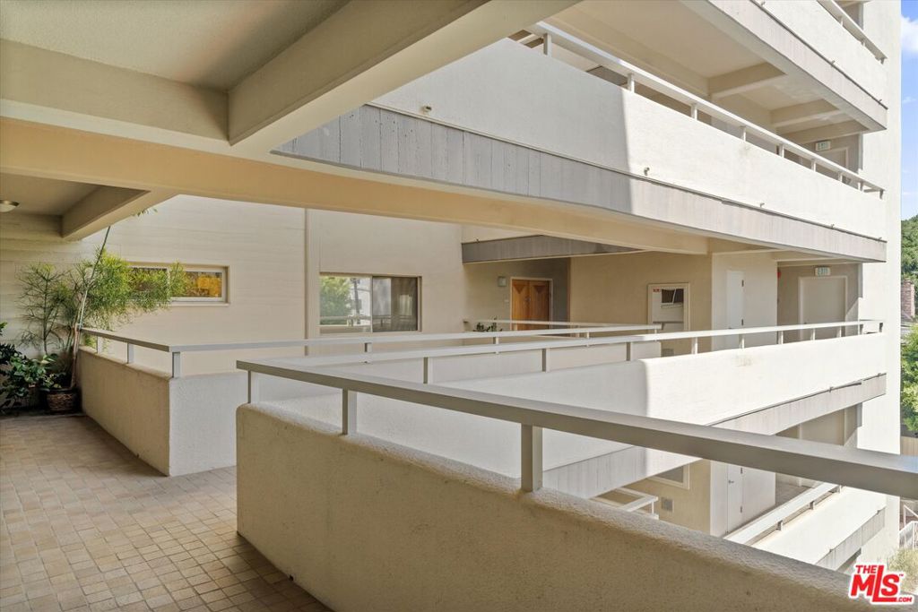 Properties 4 801 Ocean Avenue 305