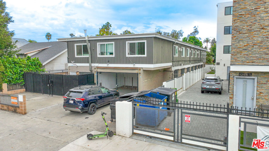 1250 W 37th Street