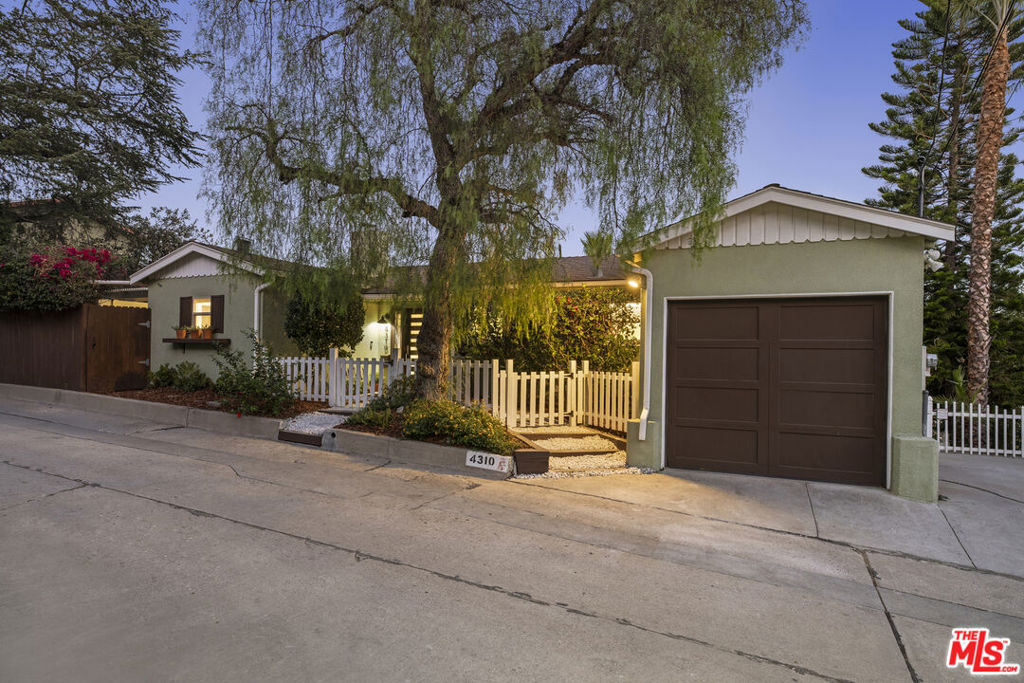 4310 Glenmuir Avenue