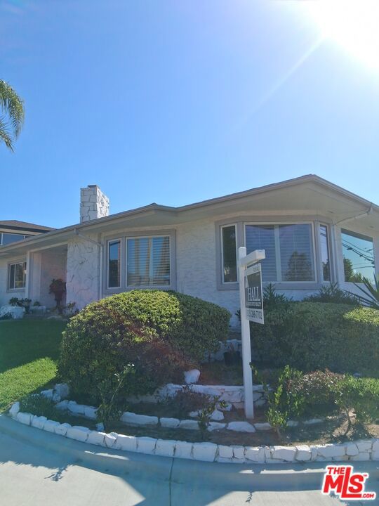 5424 S Sherbourne Drive