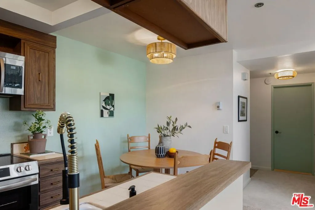 Redondo Beach, California 90277, United States, 3 Bedrooms Bedrooms, ,2 BathroomsBathrooms,Residential,Active,229363