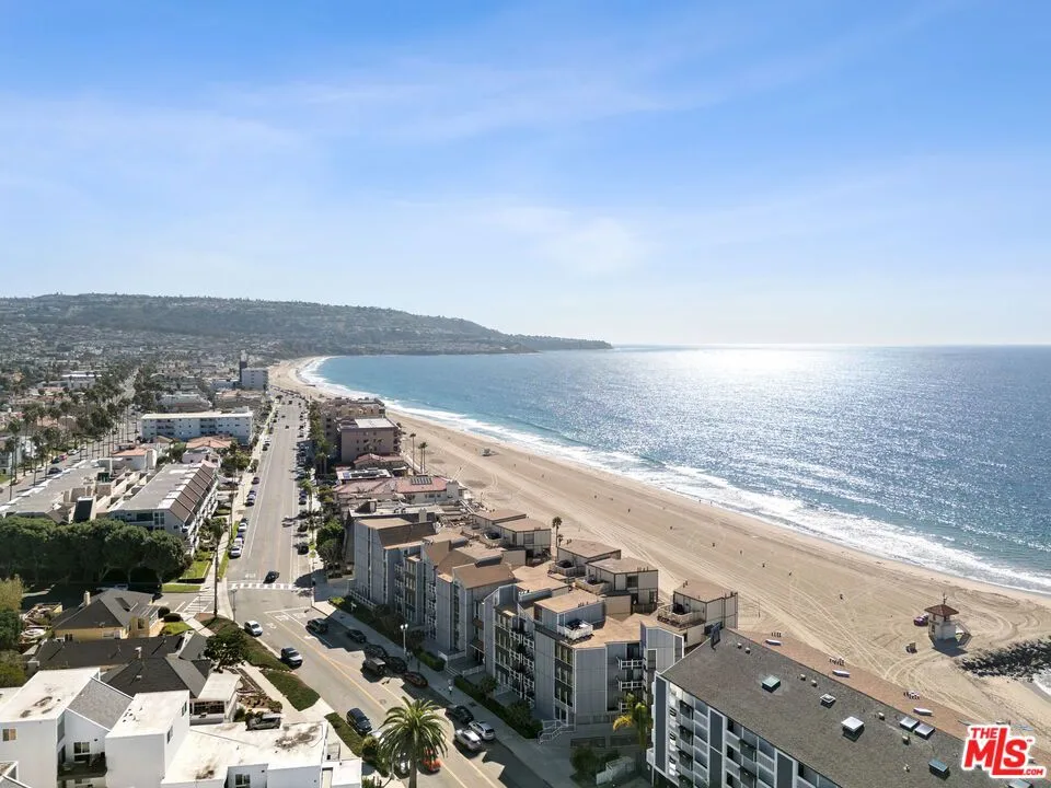 Redondo Beach, California 90277, United States, 3 Bedrooms Bedrooms, ,2 BathroomsBathrooms,Residential,Active,229363