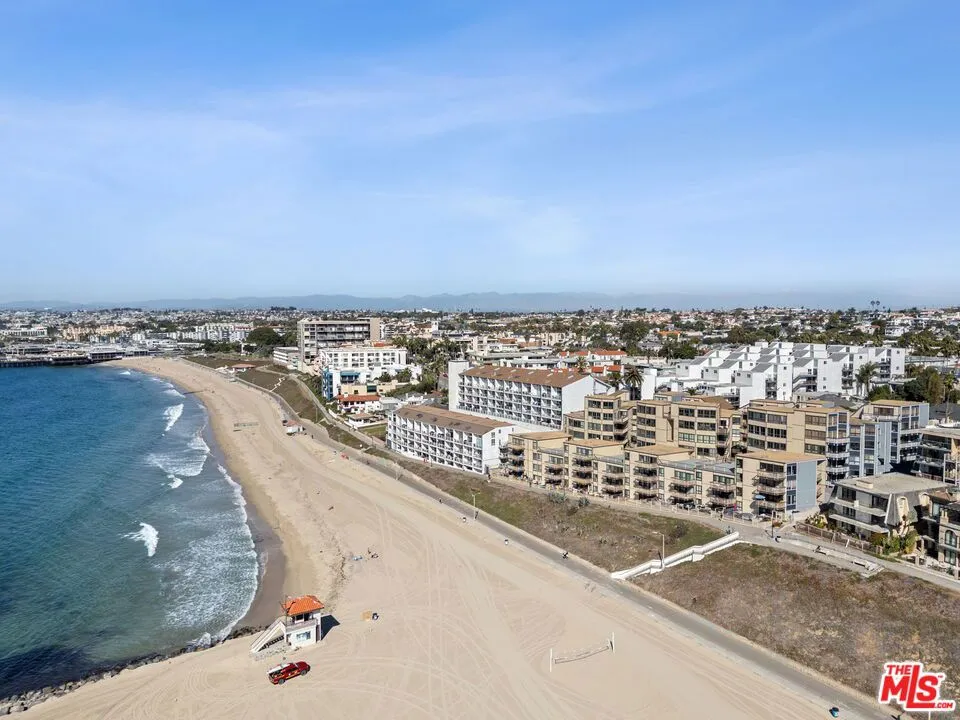 Redondo Beach, California 90277, United States, 3 Bedrooms Bedrooms, ,2 BathroomsBathrooms,Residential,Active,229363