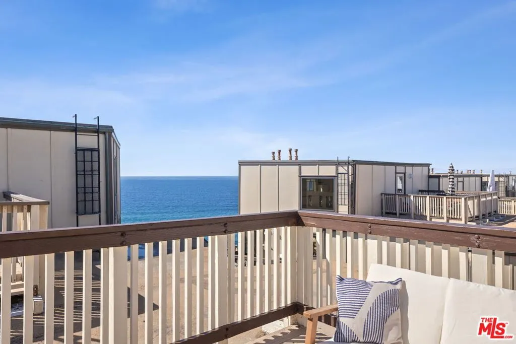 Redondo Beach, California 90277, United States, 3 Bedrooms Bedrooms, ,2 BathroomsBathrooms,Residential,Active,229363