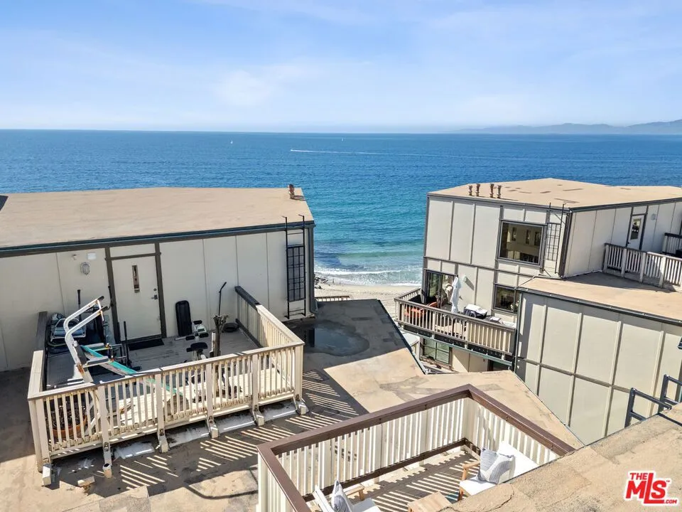 Redondo Beach, California 90277, United States, 3 Bedrooms Bedrooms, ,2 BathroomsBathrooms,Residential,Active,229363