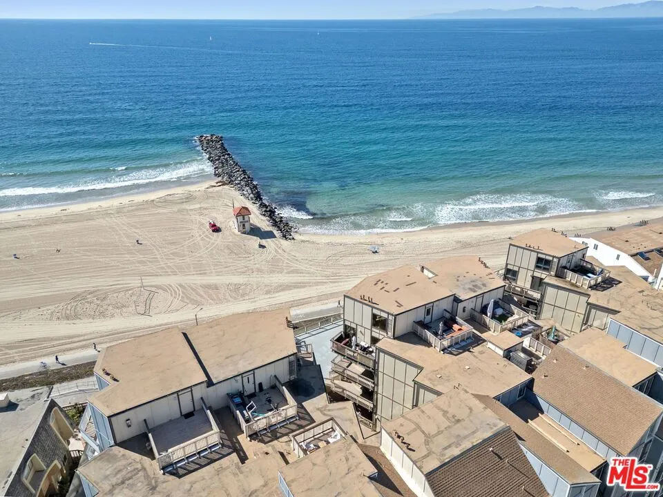 Redondo Beach, California 90277, United States, 3 Bedrooms Bedrooms, ,2 BathroomsBathrooms,Residential,Active,229363