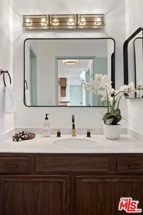 Redondo Beach, California 90277, United States, 3 Bedrooms Bedrooms, ,2 BathroomsBathrooms,Residential,Active,229363