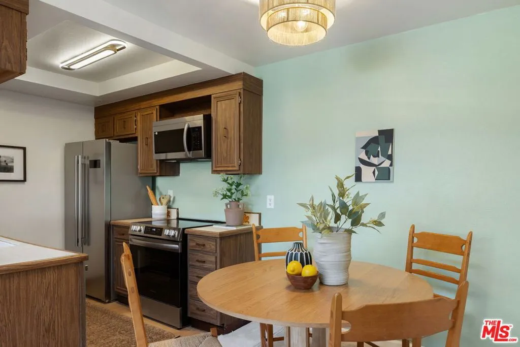 Redondo Beach, California 90277, United States, 3 Bedrooms Bedrooms, ,2 BathroomsBathrooms,Residential,Active,229363