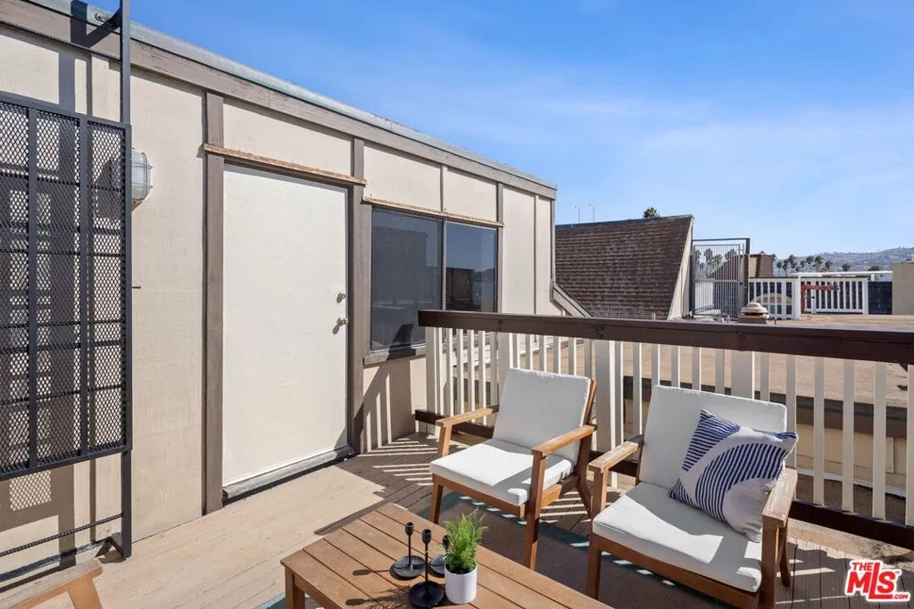 Redondo Beach, California 90277, United States, 3 Bedrooms Bedrooms, ,2 BathroomsBathrooms,Residential,Active,229363