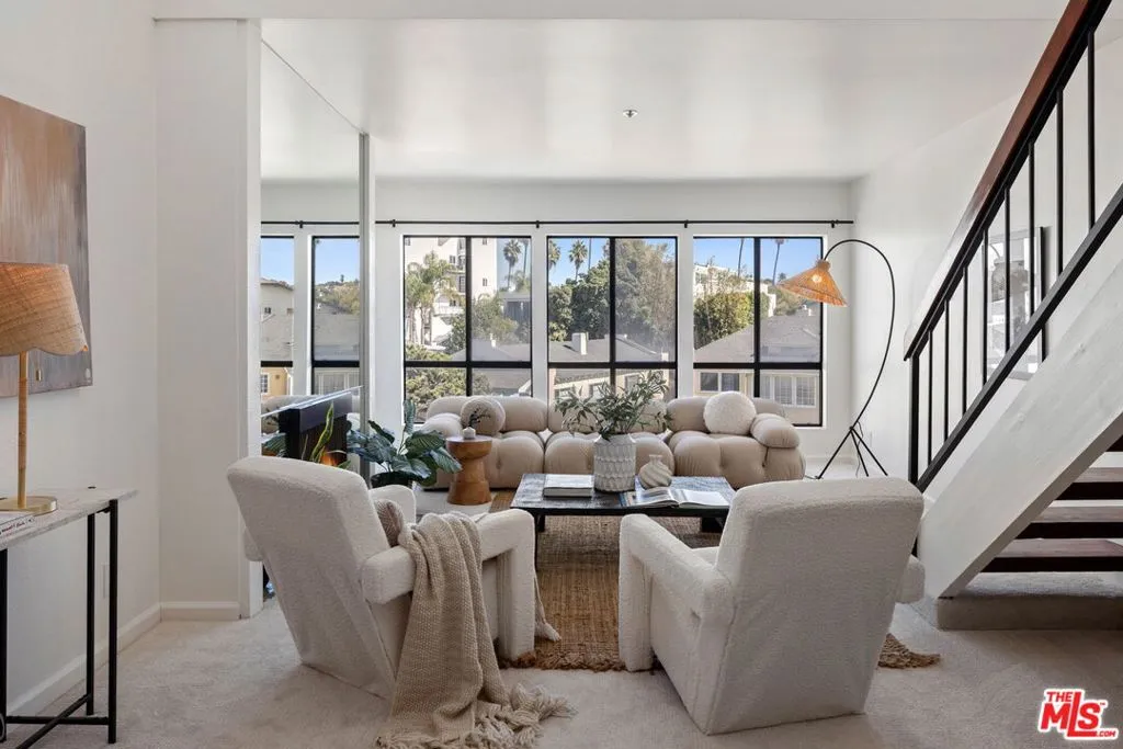 Redondo Beach, California 90277, United States, 3 Bedrooms Bedrooms, ,2 BathroomsBathrooms,Residential,Active,229363