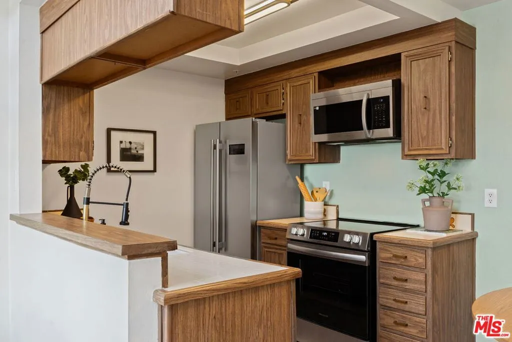 Redondo Beach, California 90277, United States, 3 Bedrooms Bedrooms, ,2 BathroomsBathrooms,Residential,Active,229363