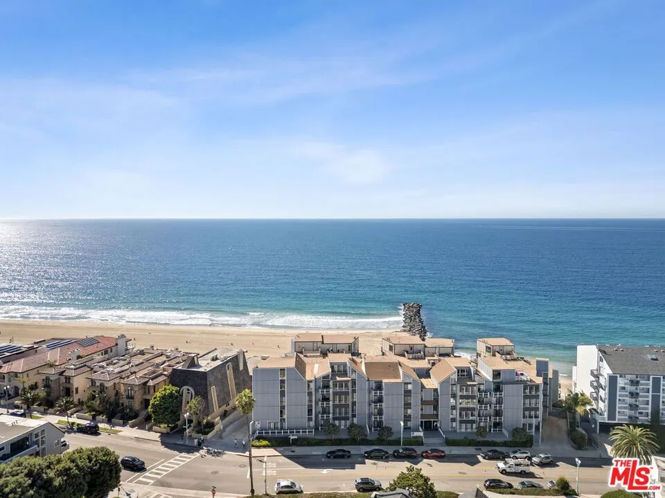 Redondo Beach, California 90277, United States, 3 Bedrooms Bedrooms, ,2 BathroomsBathrooms,Residential,Active,229363